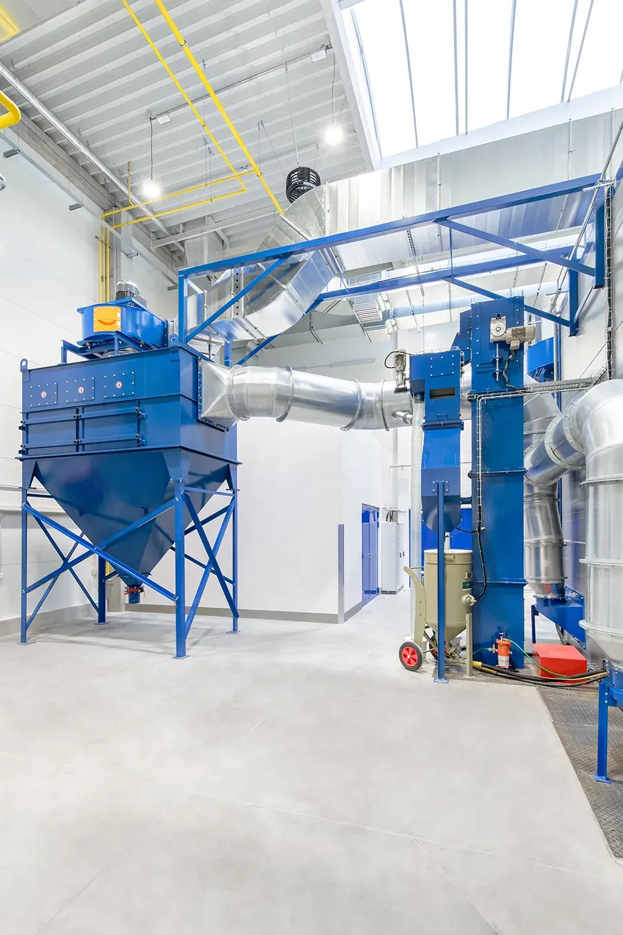 Blasting equipment side view