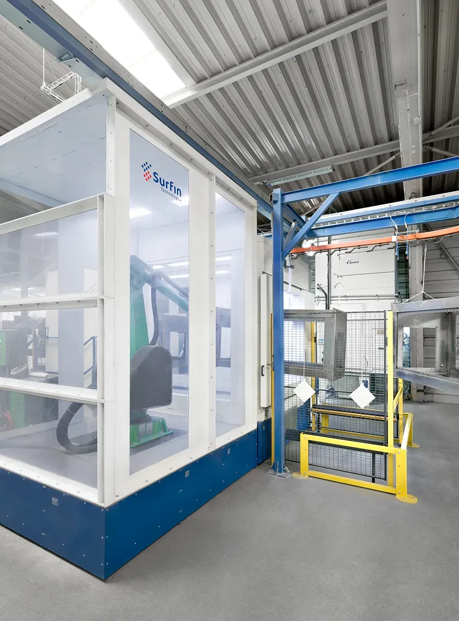 Robotic station with a coating robot