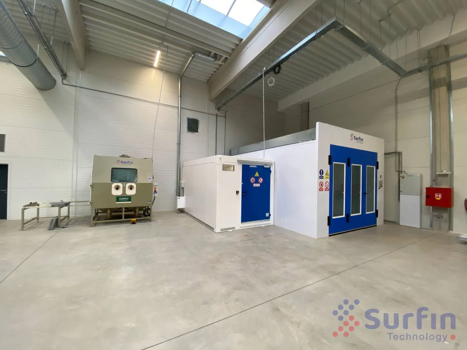 Spray paint coating booth