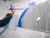 Lakování kovového dílu pomocí práškovací pistole Nordson Encore LT 