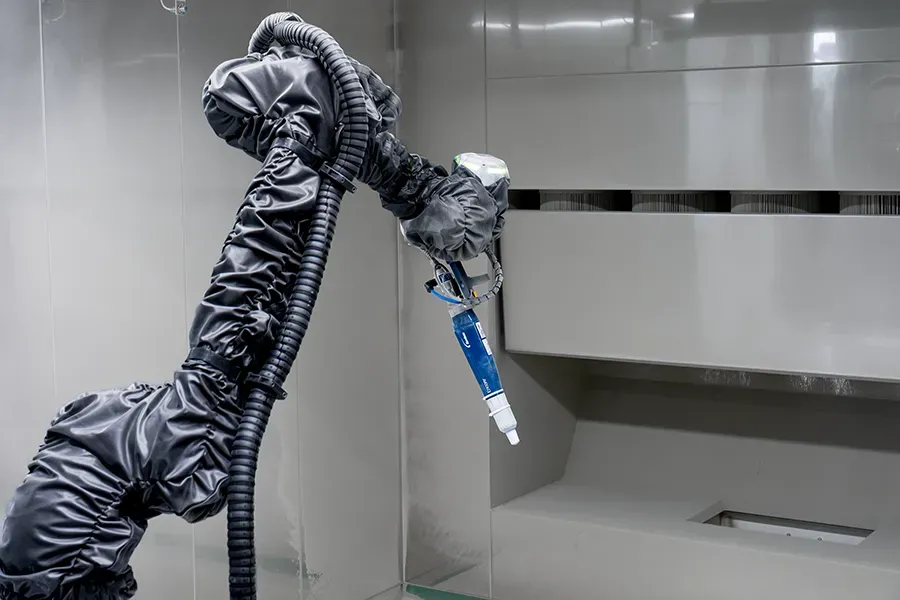 Prášková lakovací kabina s robotem GoFa a Nordson HD aplikací