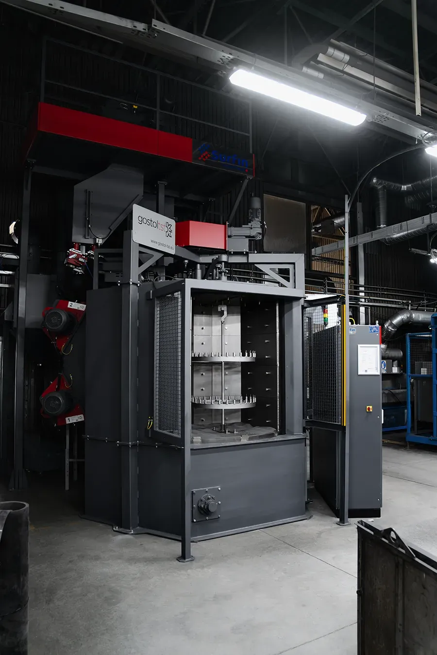 Tryskací zařízení s dvěmi metacími turbínami