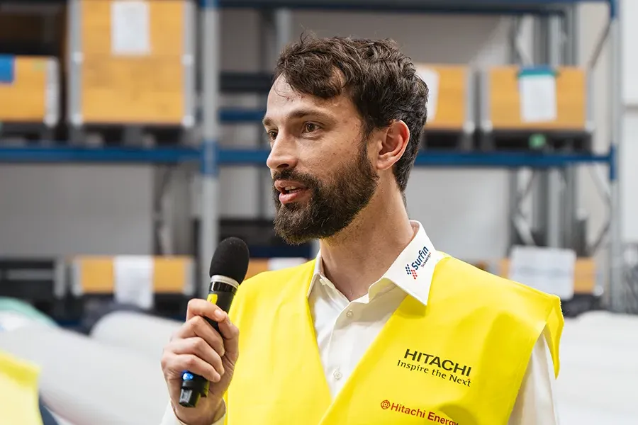 Tomáš Habán prezentuje v industriální lakovně