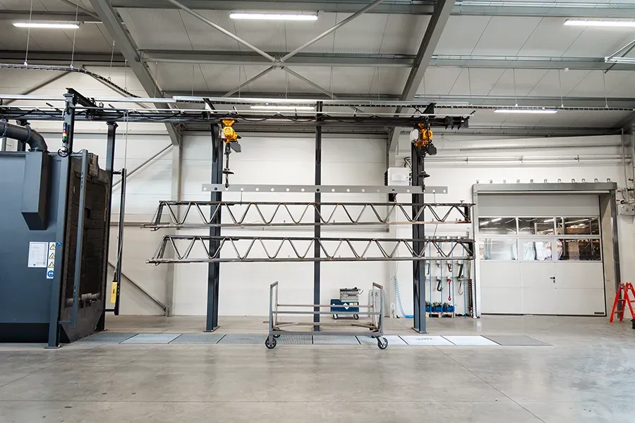 Loading station with two hanged metal parts