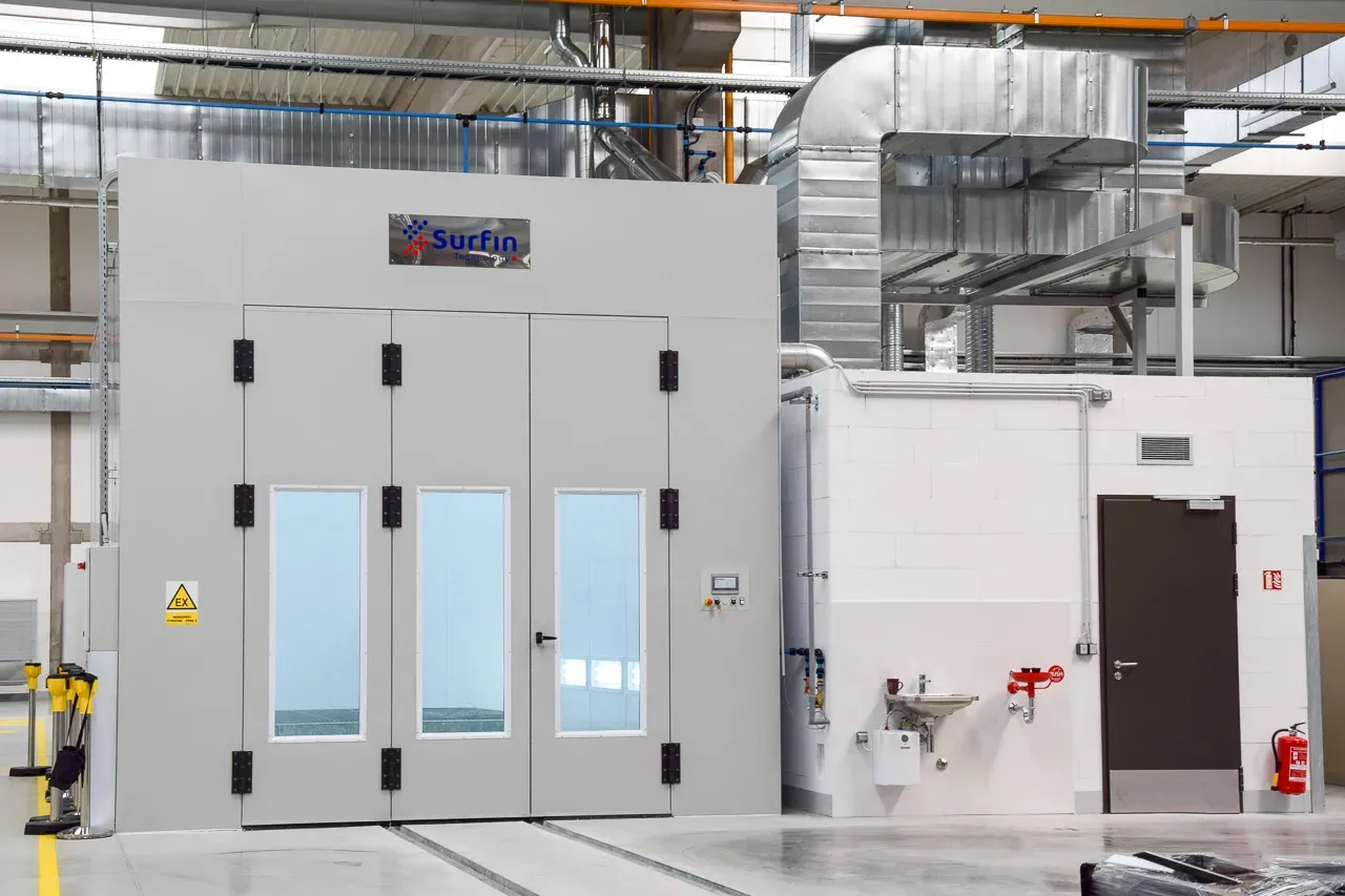 Manual paint booth