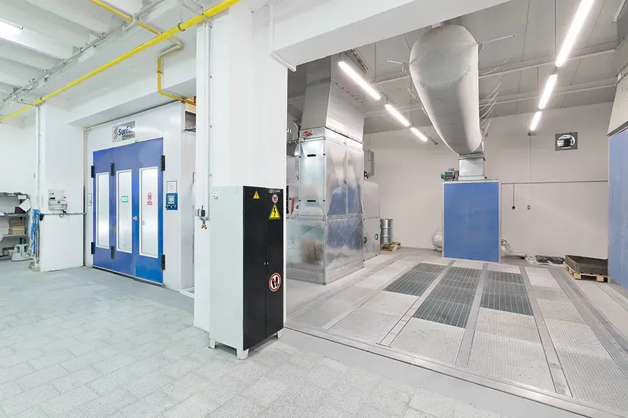Coating booth in a coating line