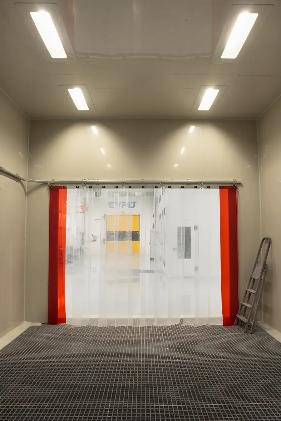 Pohled zevnitř mycího boxu