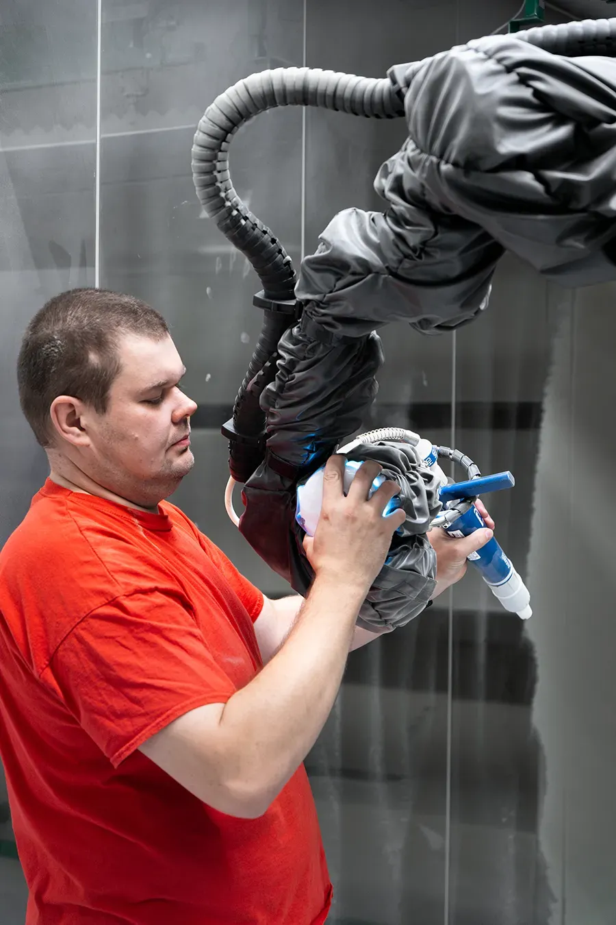 Lakýrník nastavující robotickou trajektorii