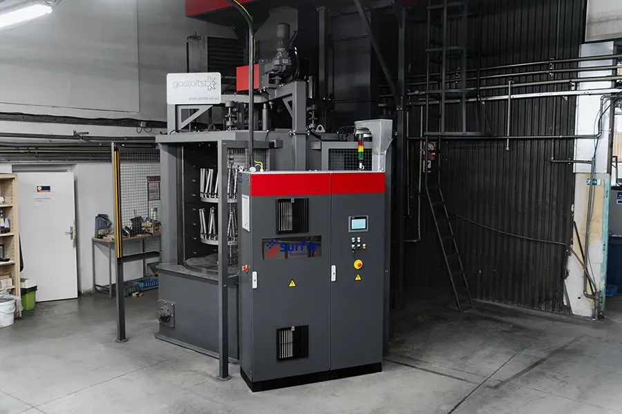 Karouselové tříkomorové tryskací zařízení