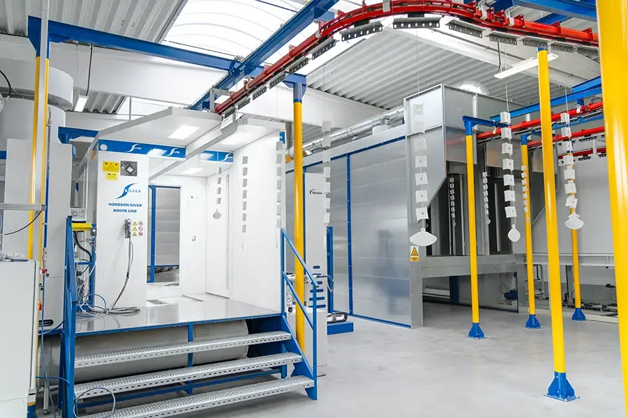 Prášková lakovací kabina a vytvrzovací pec