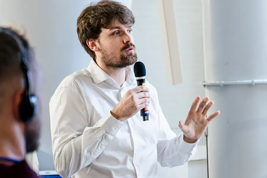 Luboš Vít prezentuje řešení industriálních lakovacích linek