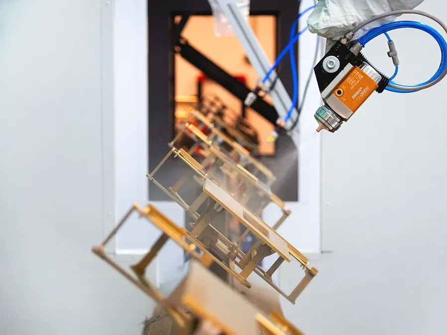 Automatic Robotic Wet Coating of plastic flushers