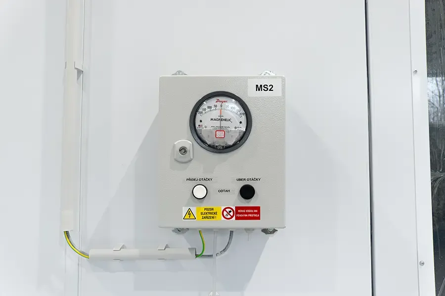 Tlakoměr lakovací kabiny