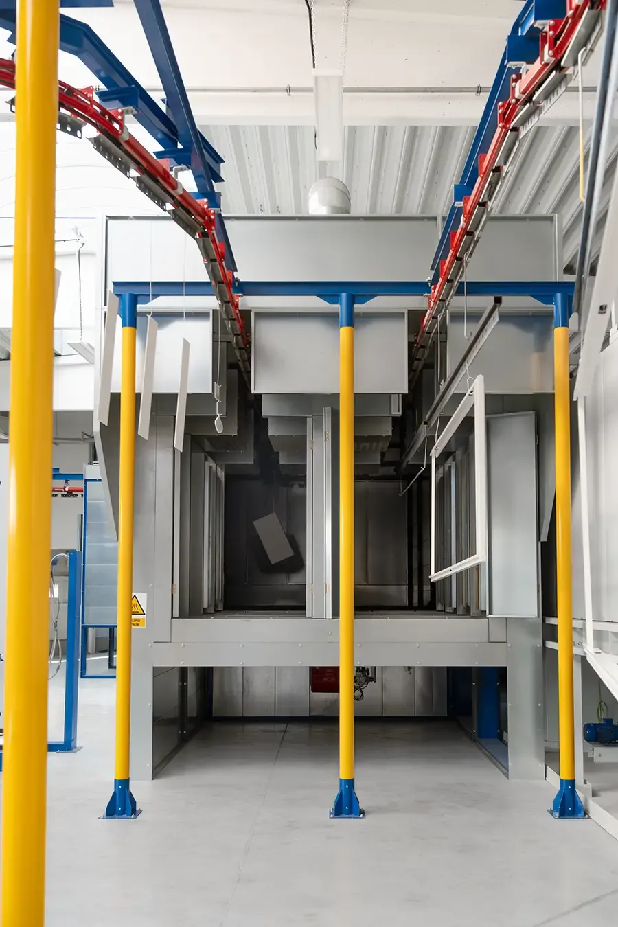 Kovové díly vstupující do vytvrzovací pece