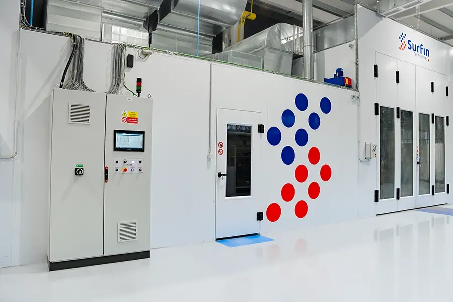 Mokrá lakovna s panelem chytrého řídicího systému ESCO