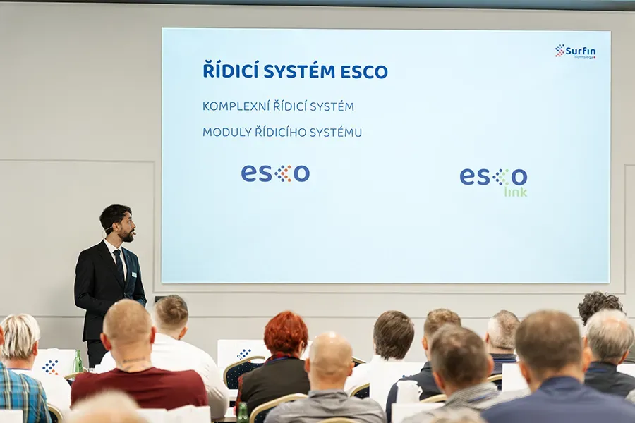 Tomáš Habán prezentující vlastnosti řídicího systému ESCO