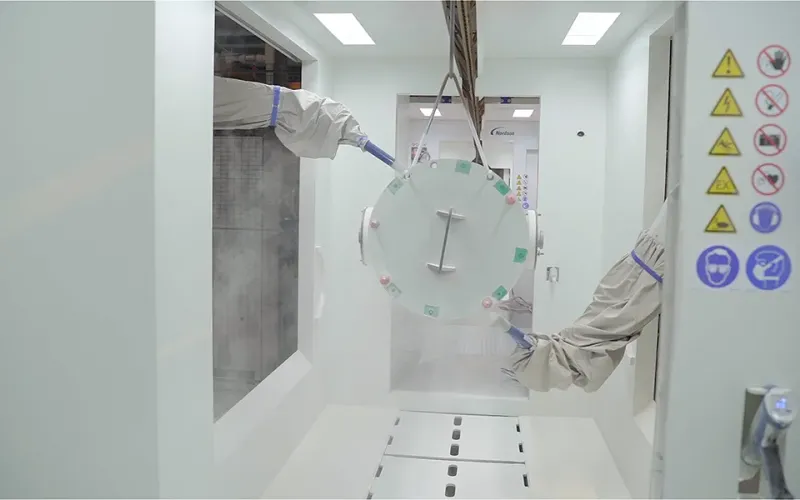 Powder coating booth with robotic coating